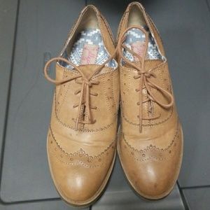 Brown heeled oxfords
